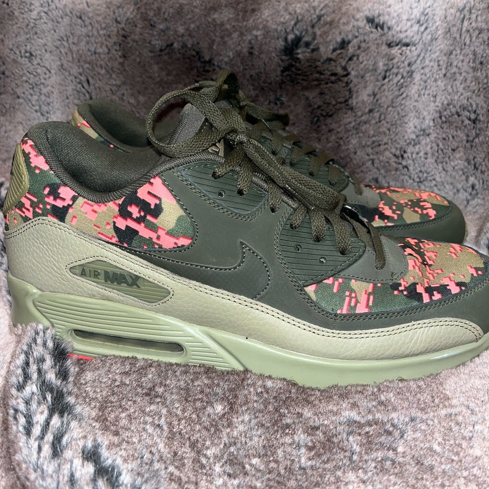 Olive green and pink camo Air Max 90